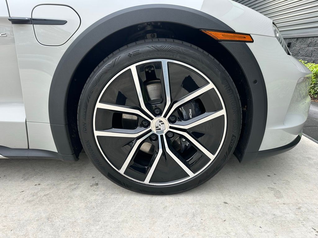 Thumbnail: 2025 Porsche Taycan - 15