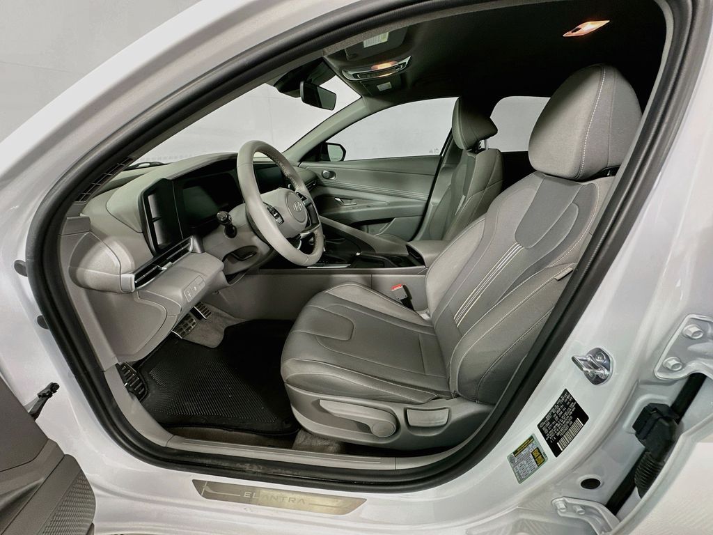 Thumbnail: 2025 Hyundai Elantra - 19