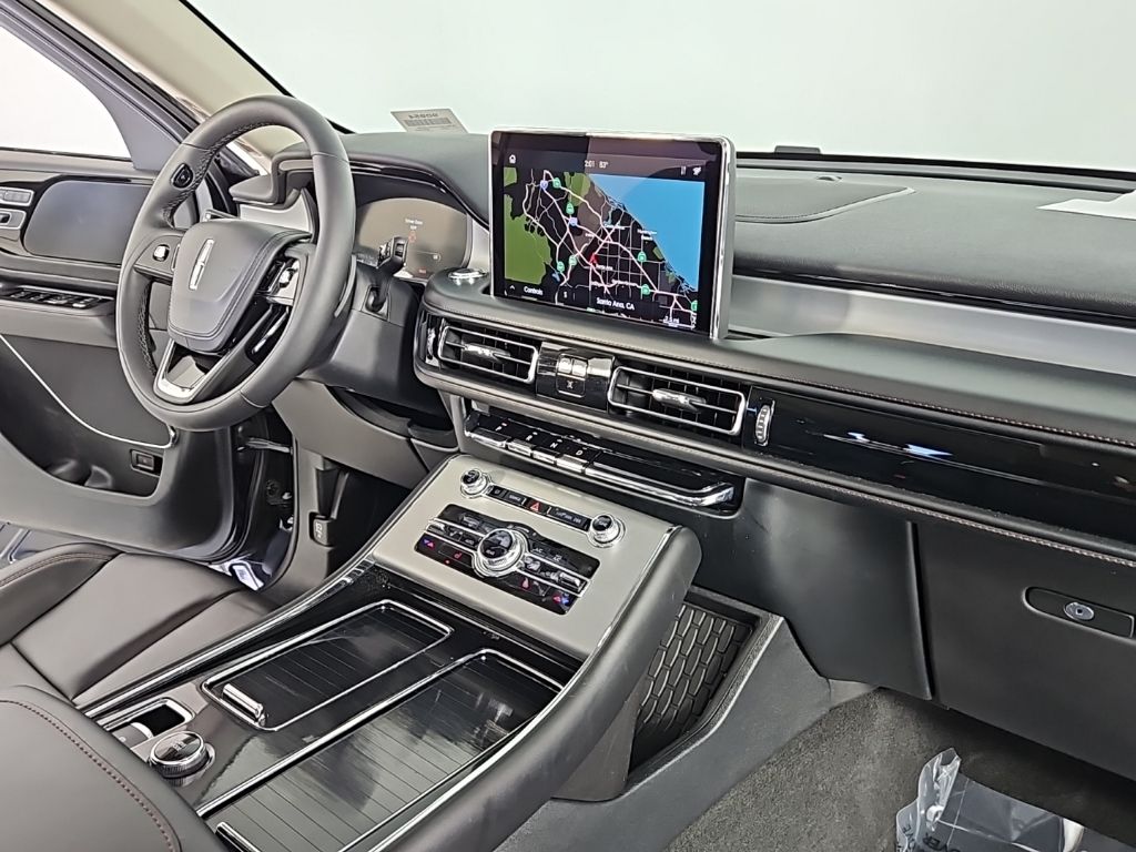 Thumbnail: 2023 Lincoln Aviator - 13