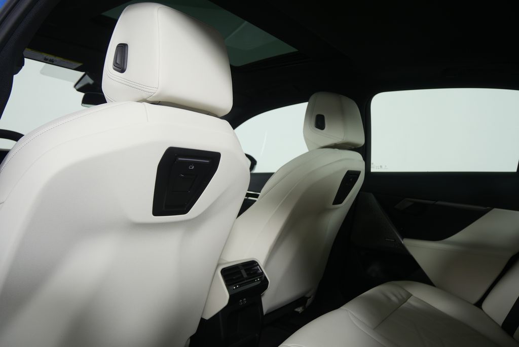 Thumbnail: 2025 BMW 5 Series - 16