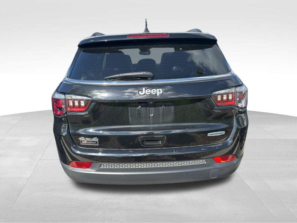 2022 Diamond Black Crystal Pearlcoat Jeep Compass Latitude 4X4 SUV
