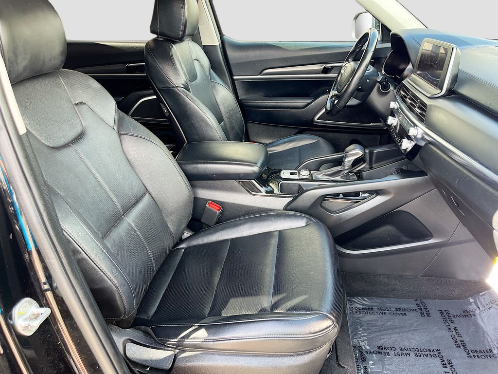 Used 2022 Black Kia LX image 28