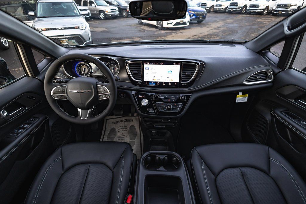 2026 Chrysler Pacifica Select thumbnail 26