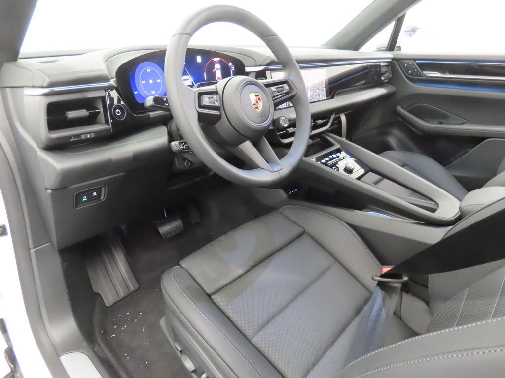 Thumbnail: 2026 Porsche Macan - 4