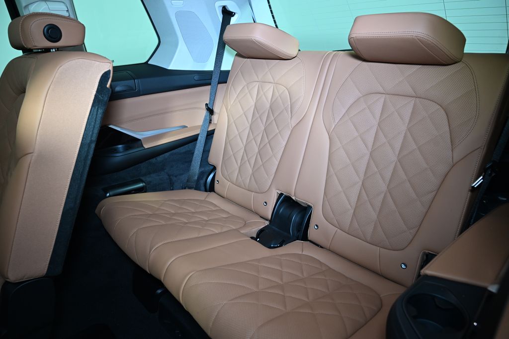 Thumbnail: 2026 BMW X7 - 26