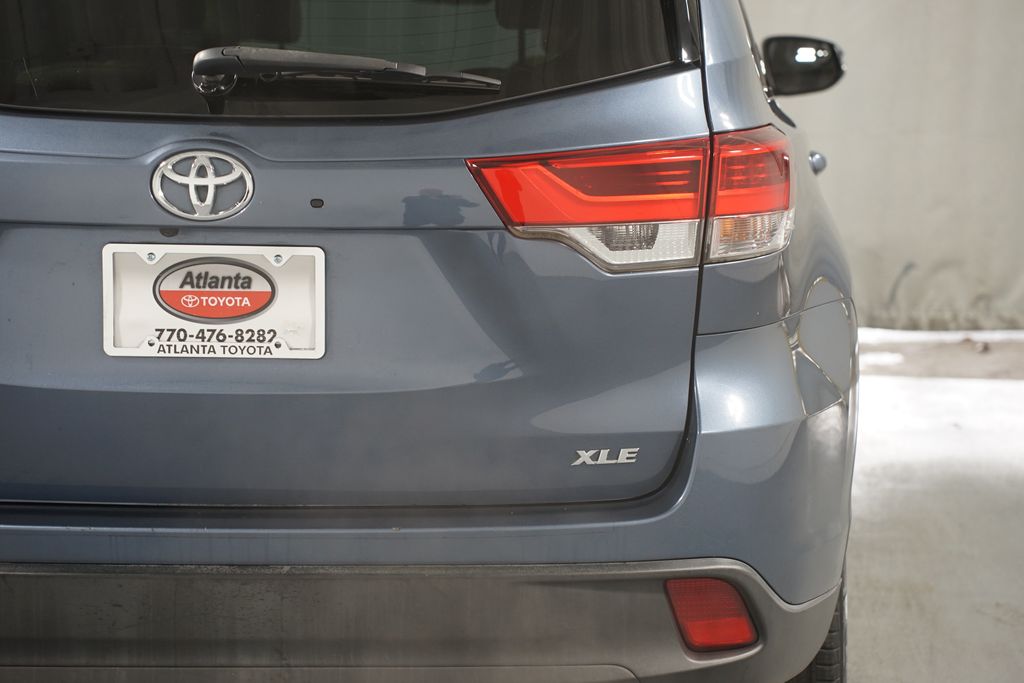 Thumbnail: 2019 Toyota Highlander - 10
