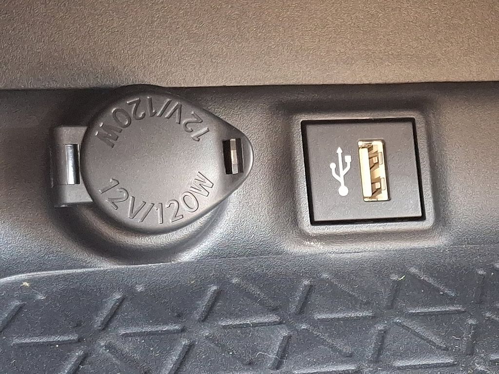 2025 Toyota RAV4 XLE Premium 16