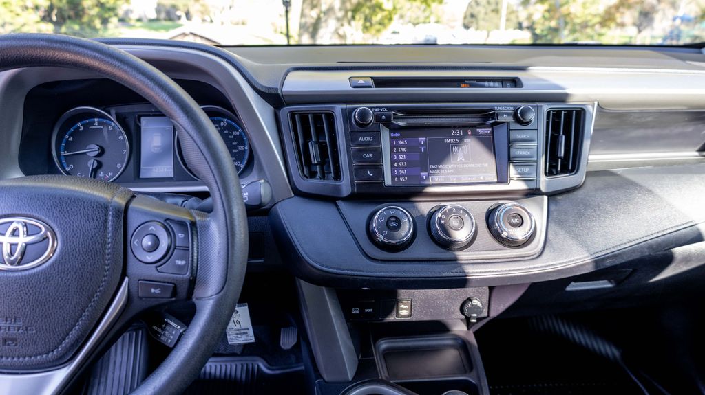 Used 2018 Toyota RAV4 LE 4D Sport Utility