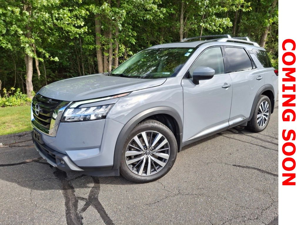 2022 Nissan Pathfinder Platinum 4WD's photo