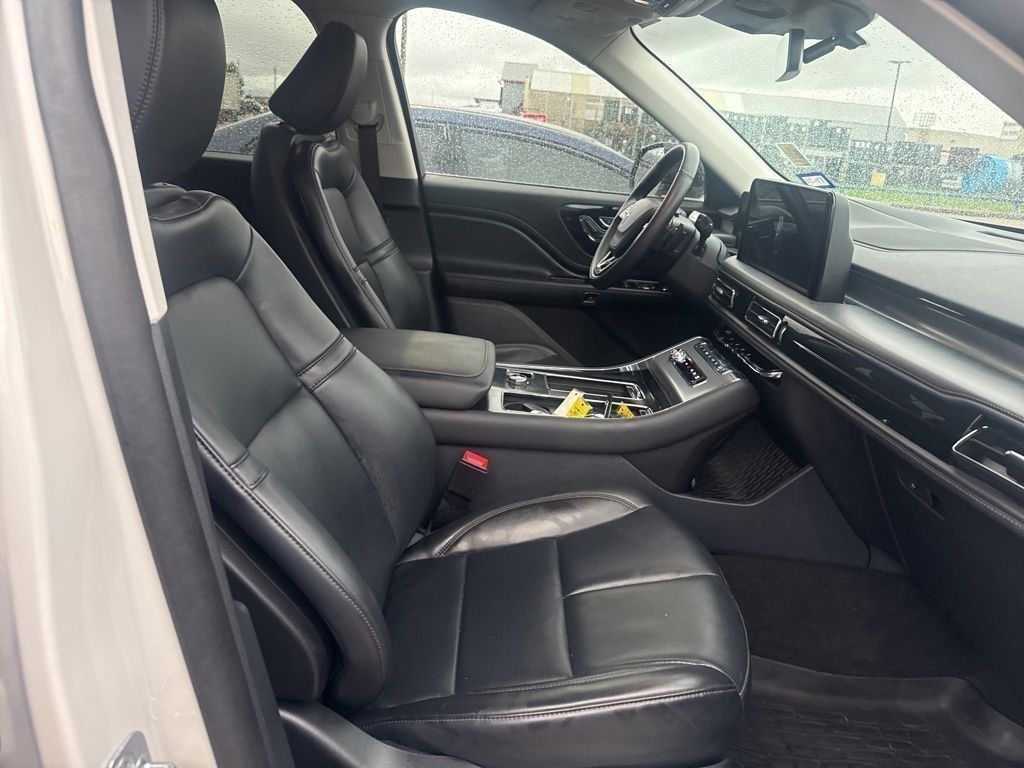 2025 Lincoln Aviator Premiere White at Gullo Toyota
