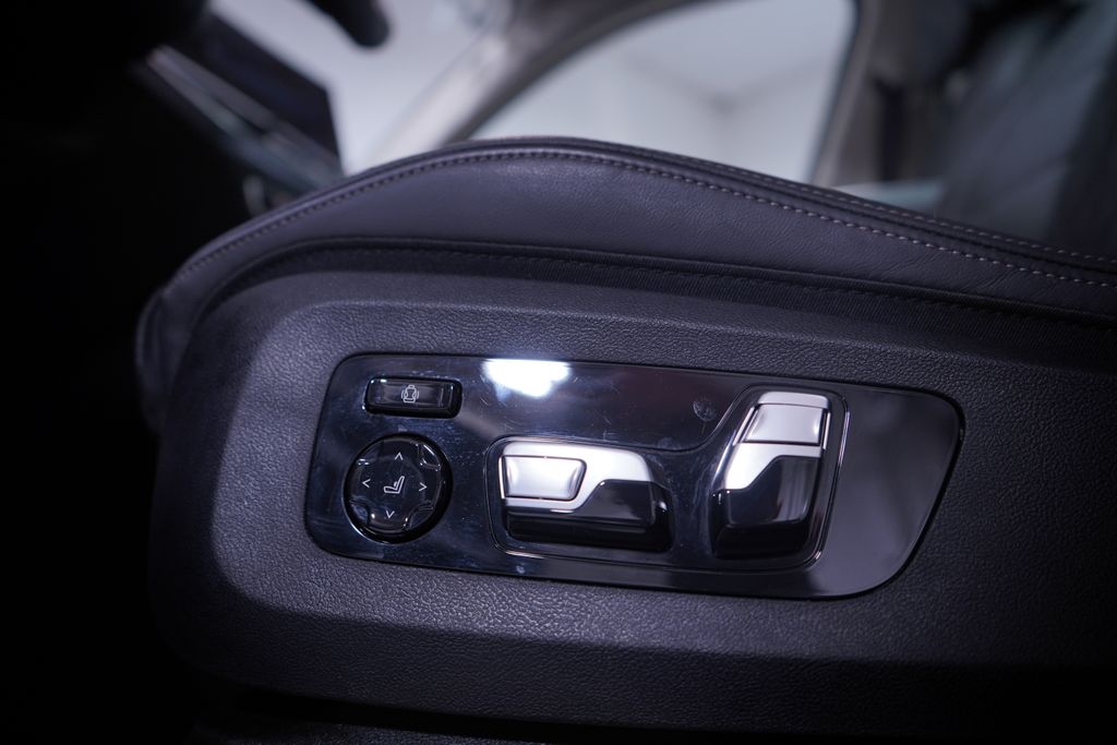 Thumbnail: 2025 BMW X7 - 19