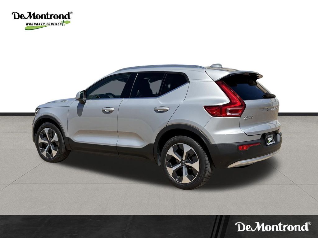 2023 Volvo XC40 B5 Plus Bright Theme - 6
