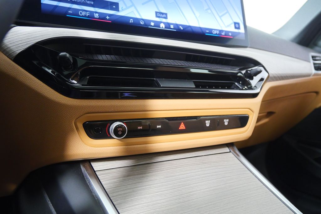 Thumbnail: 2025 BMW 3 Series - 27