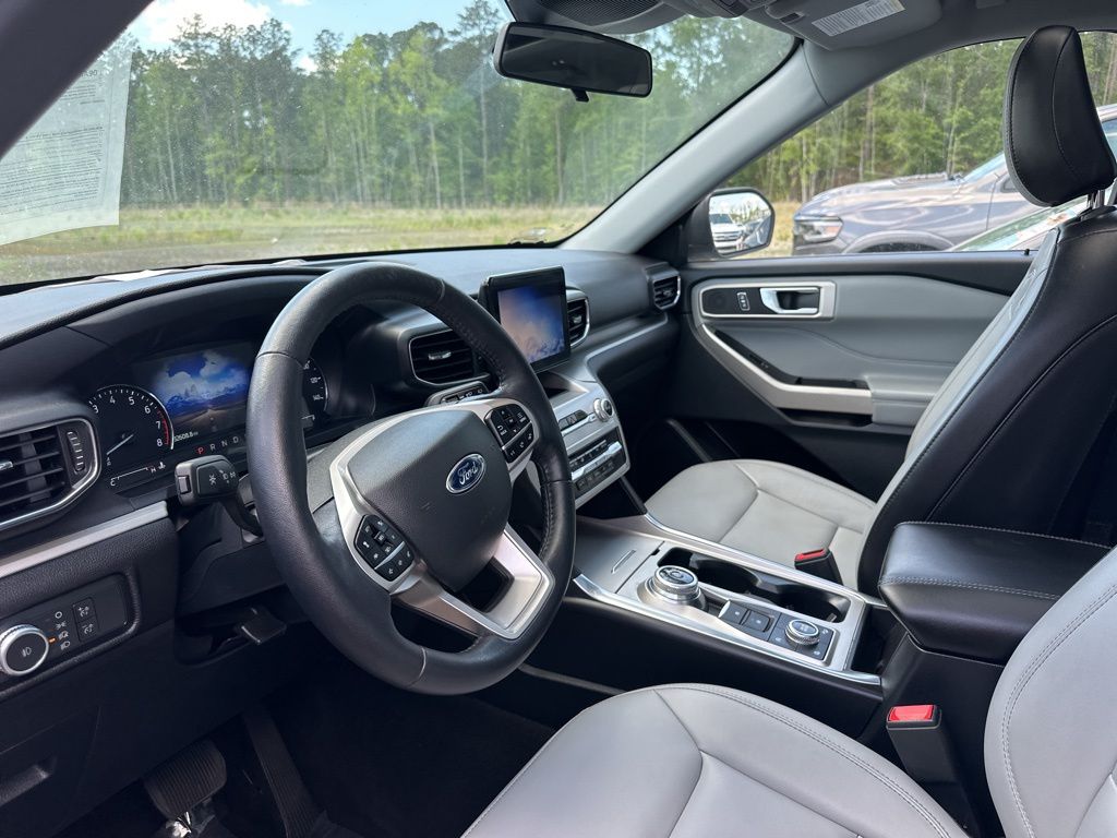 2021 Iconic Silver Metallic Ford Explorer XLT 4X4 SUV