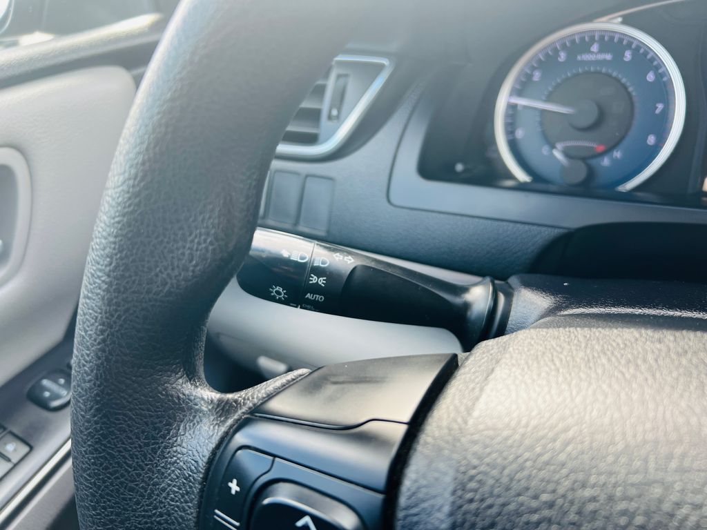 Thumbnail: 2017 Toyota Camry - 20