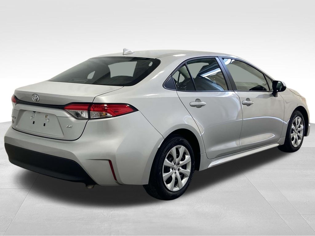 2024 Toyota Corolla LE photo 3
