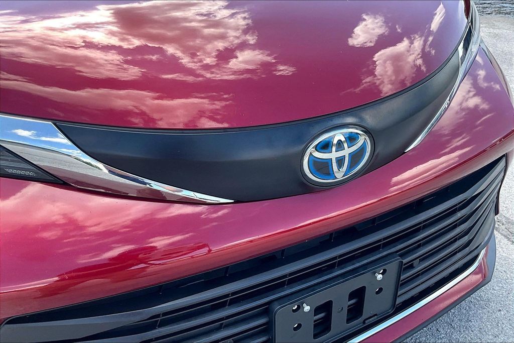 Used 2023 Toyota Sienna Van