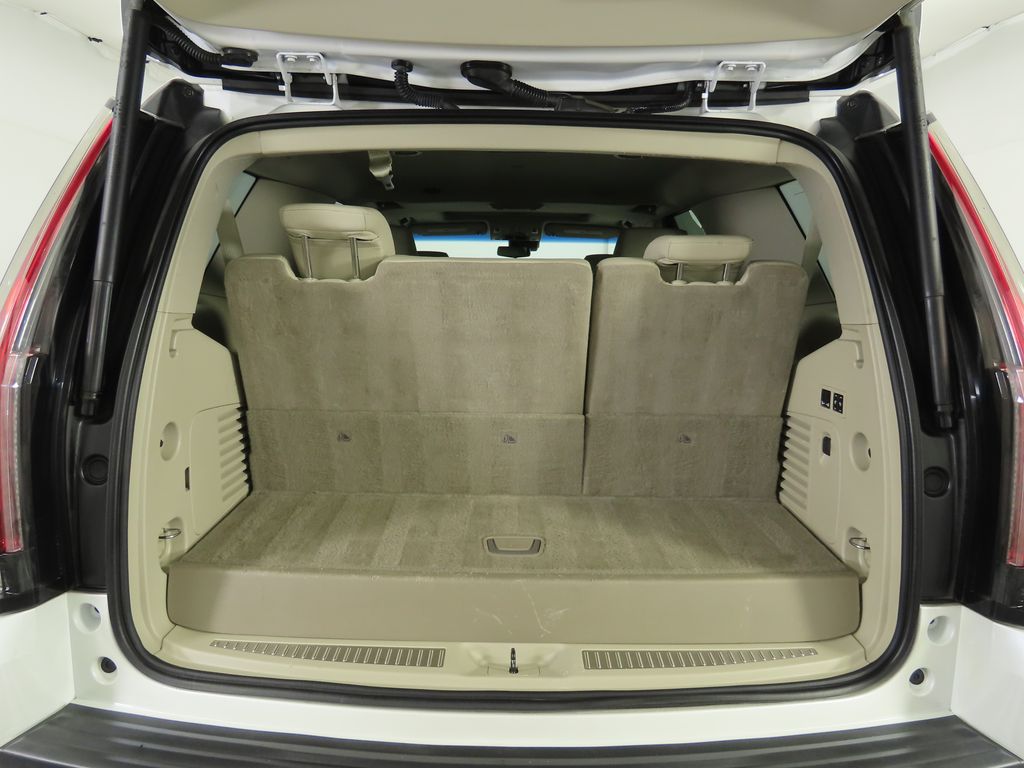 2017 Cadillac Escalade Luxury 29