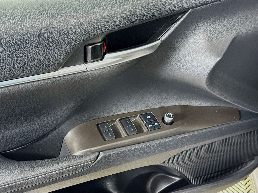 Thumbnail: 2021 Toyota Camry - 18