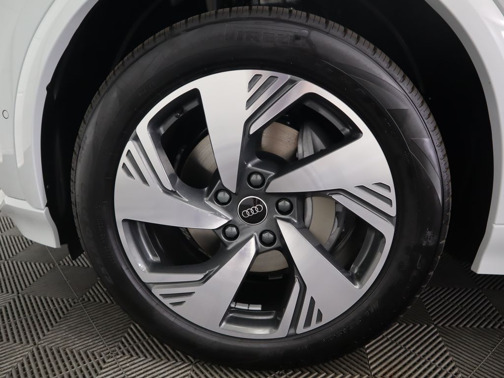 2025 Audi Q6 e-tron Premium 32