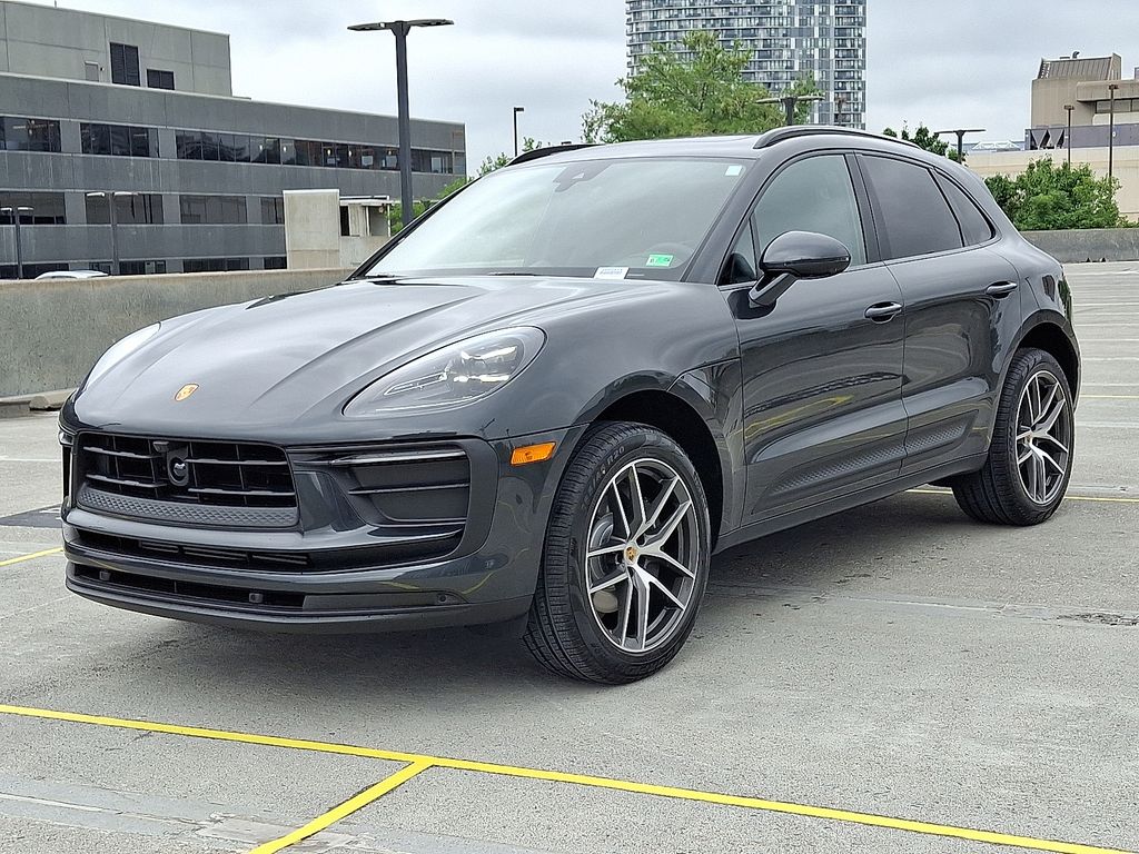 Thumbnail: 2025 Porsche Macan - 1