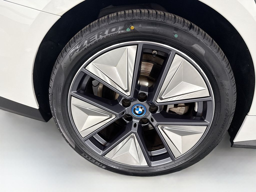 Thumbnail: 2023 BMW i4 - 32