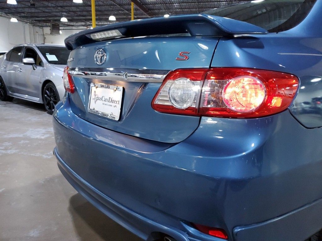 2013 Toyota Corolla S 39