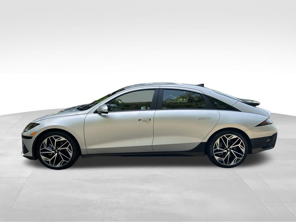 Used 2024 Gold Hyundai SEL image 2