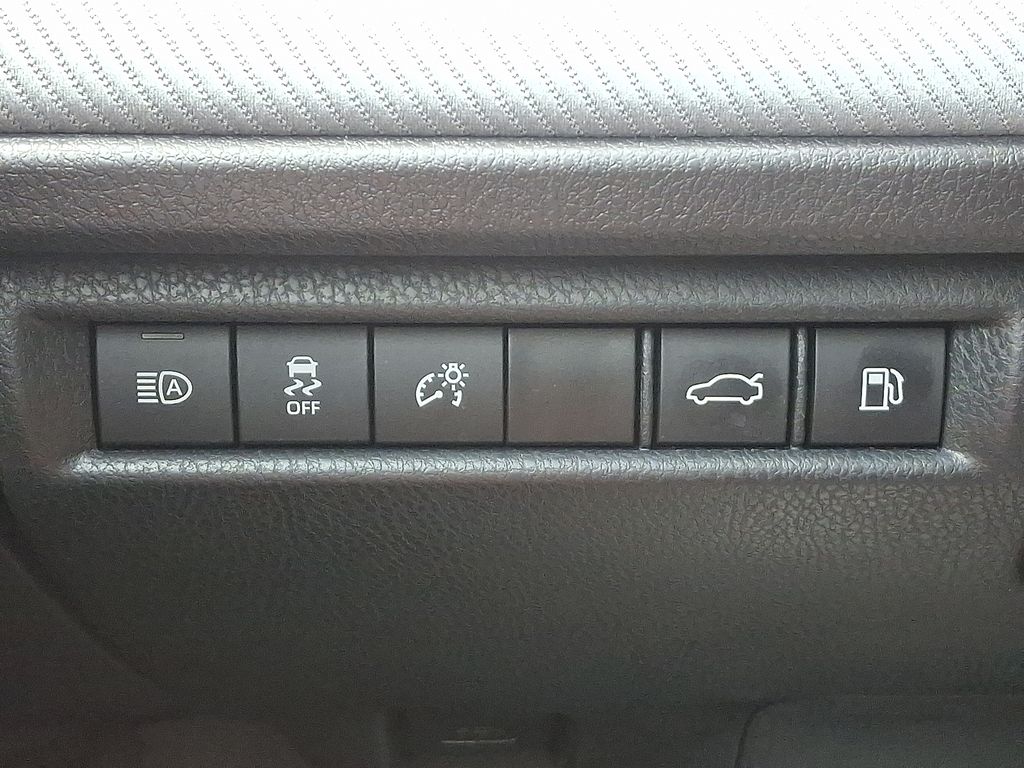 2025 Toyota Camry SE 24