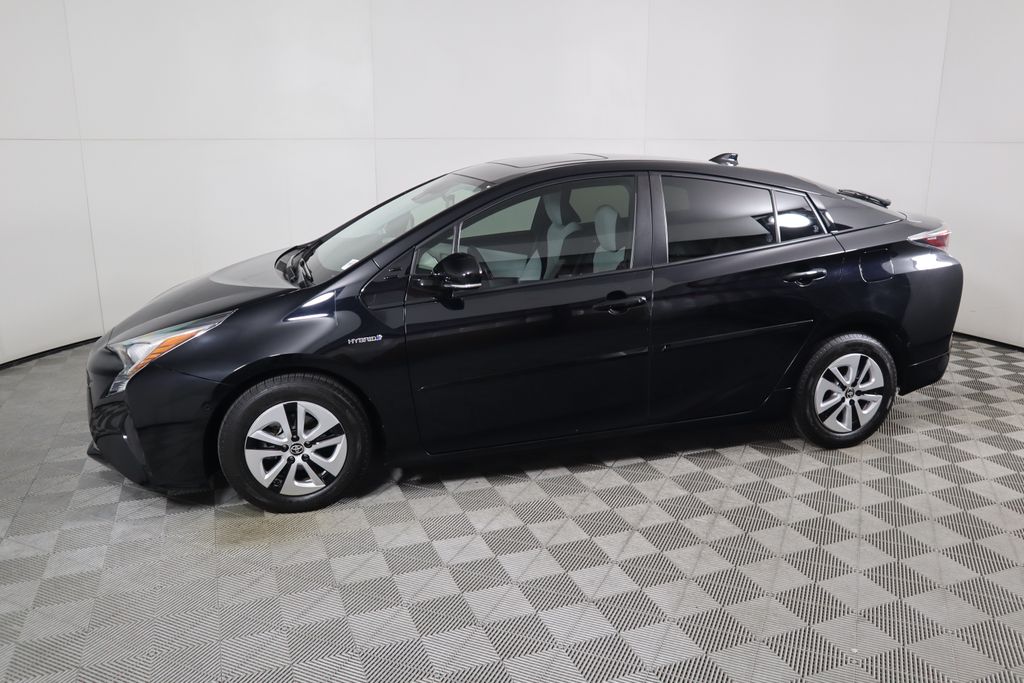 2016 Toyota Prius Four 8