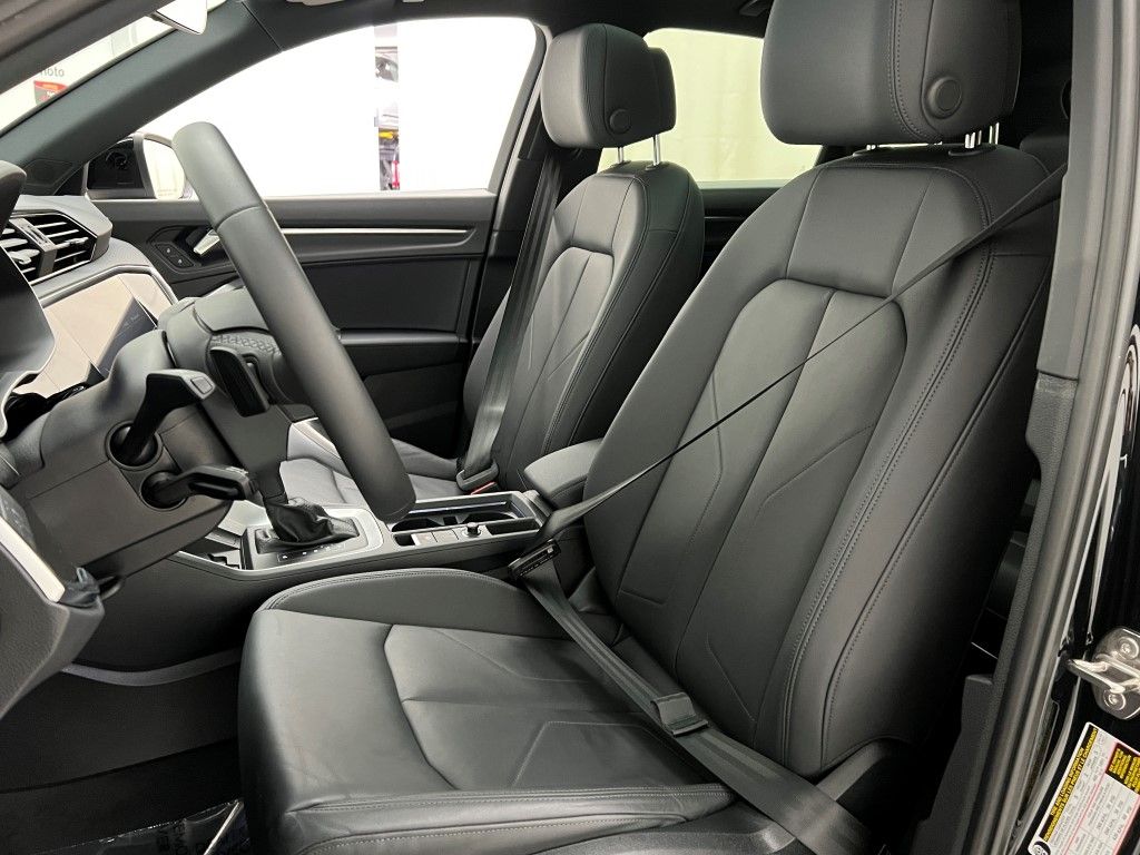 Thumbnail: 2025 Audi Q3 - 24