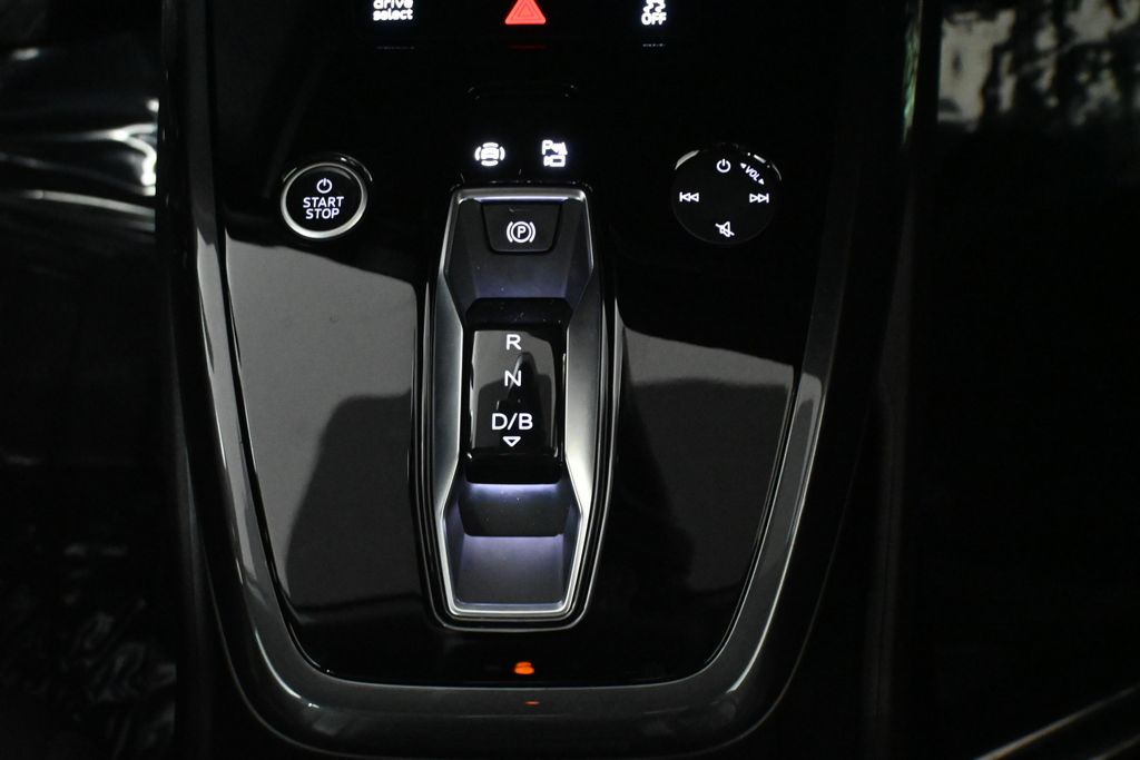 Thumbnail: 2023 Audi Q4 e-tron - 22