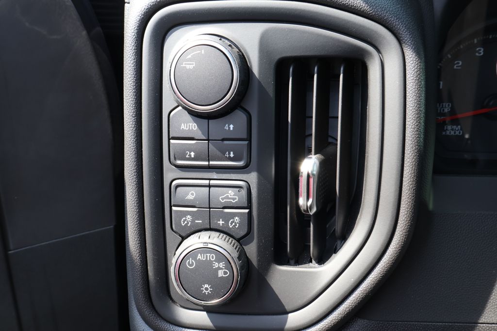 2025 Chevrolet Silverado 1500 WT 17