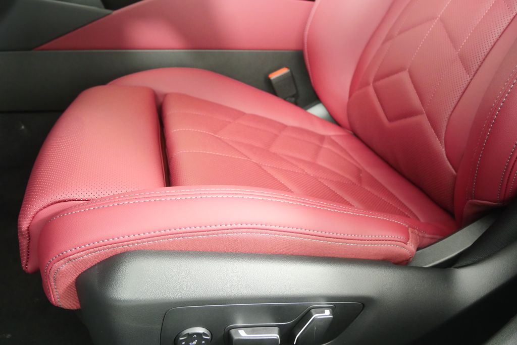 Thumbnail: 2026 BMW 5 Series - 10