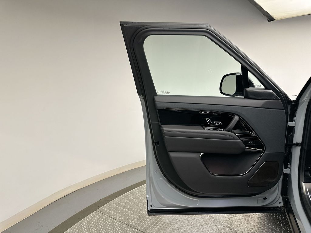 Thumbnail: 2026 Land Rover Range Rover Sport - 21