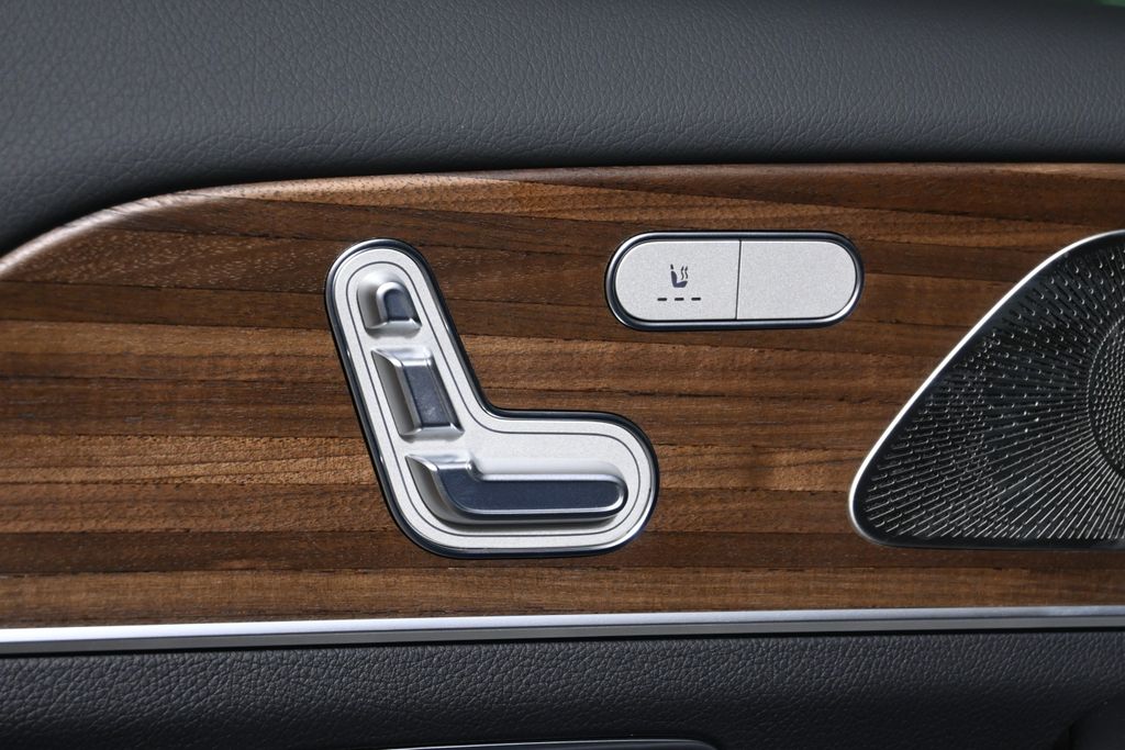 Thumbnail: 2026 Mercedes-Benz GLS - 27