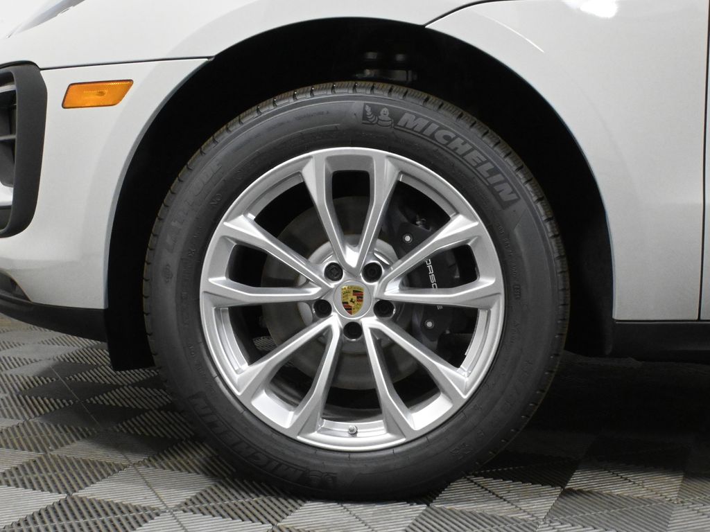 Thumbnail: 2025 Porsche Macan - 13