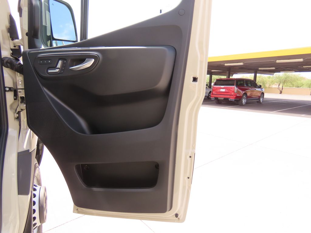 Thumbnail: 2025 Mercedes-Benz Sprinter - 25