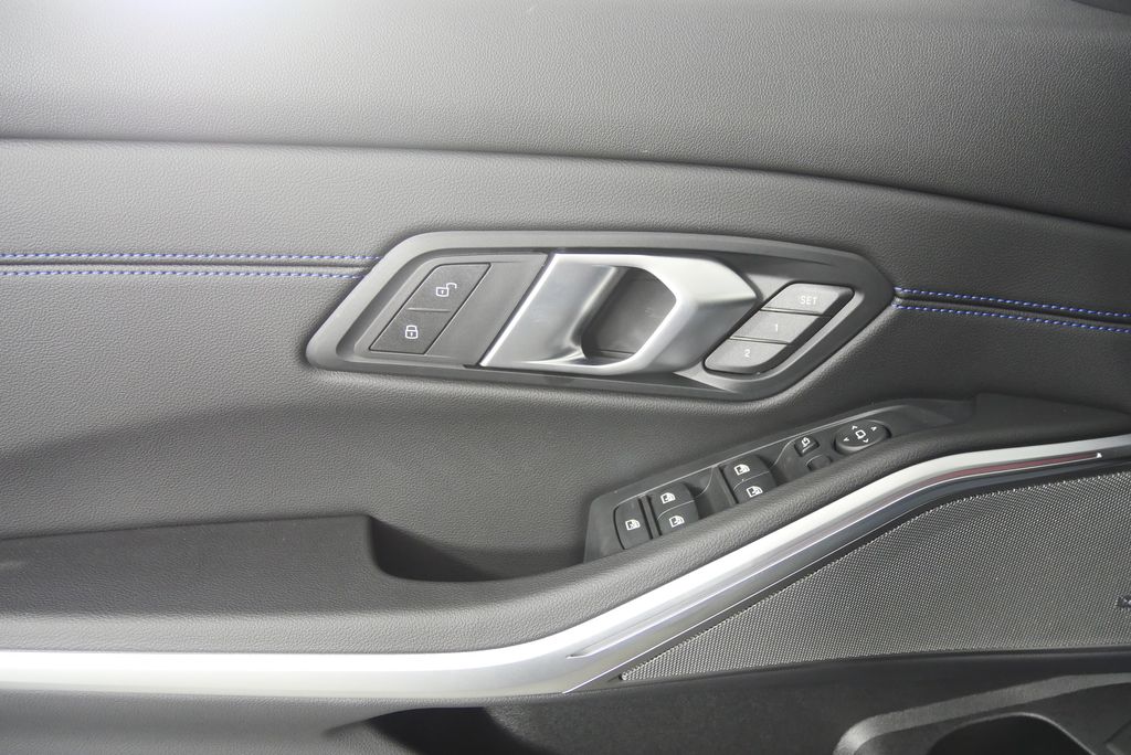 Thumbnail: 2026 BMW 3 Series - 9