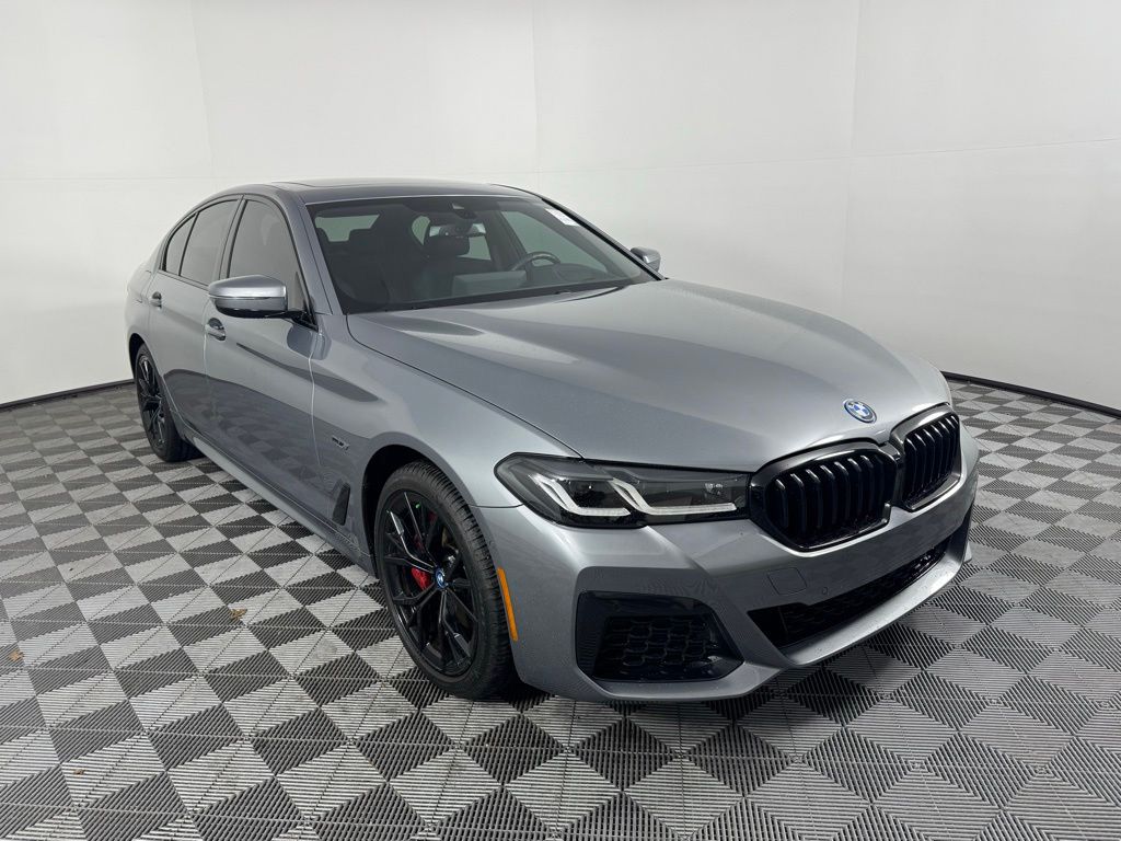 Thumbnail: 2023 BMW 5 Series - 3