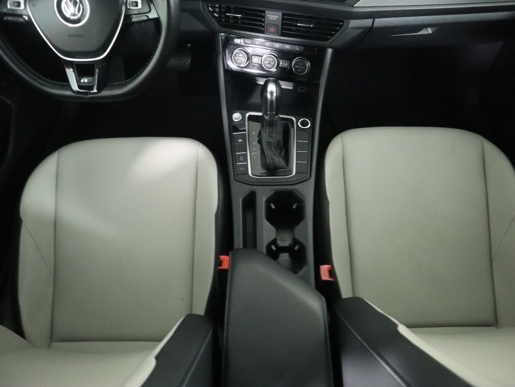 Thumbnail: 2019 Volkswagen Jetta - 16