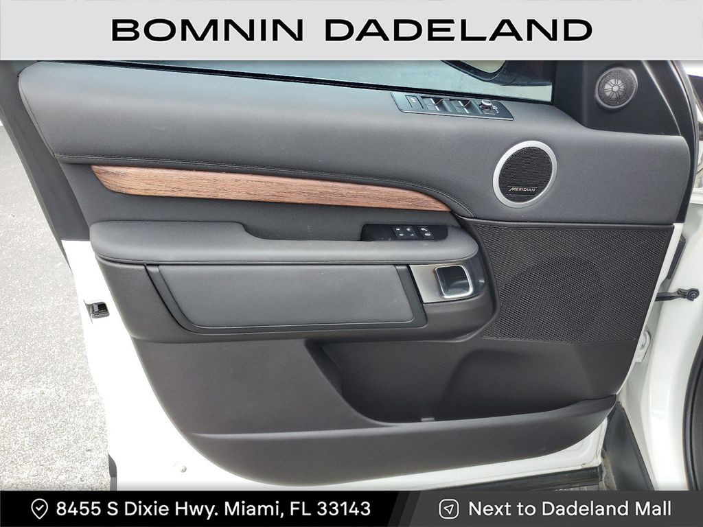 2018 Land Rover Discovery HSE photo