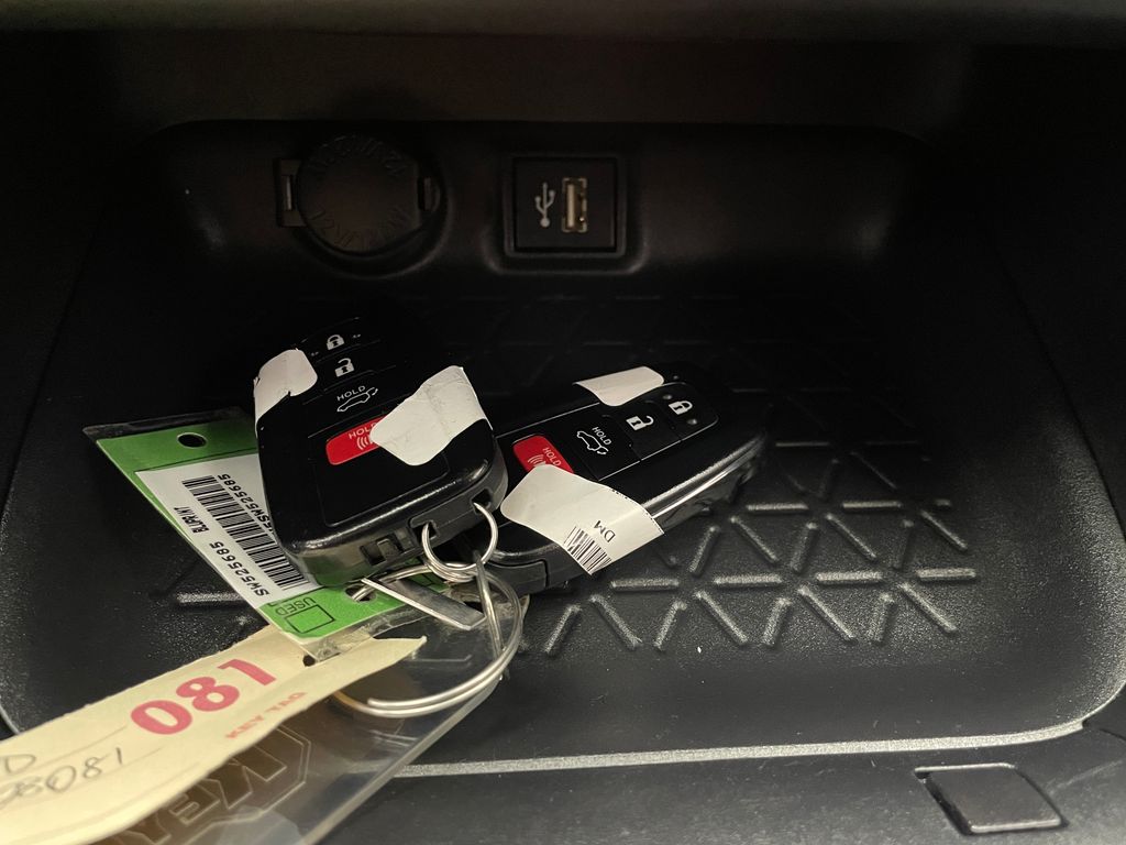 Thumbnail: 2025 Toyota RAV4 - 28