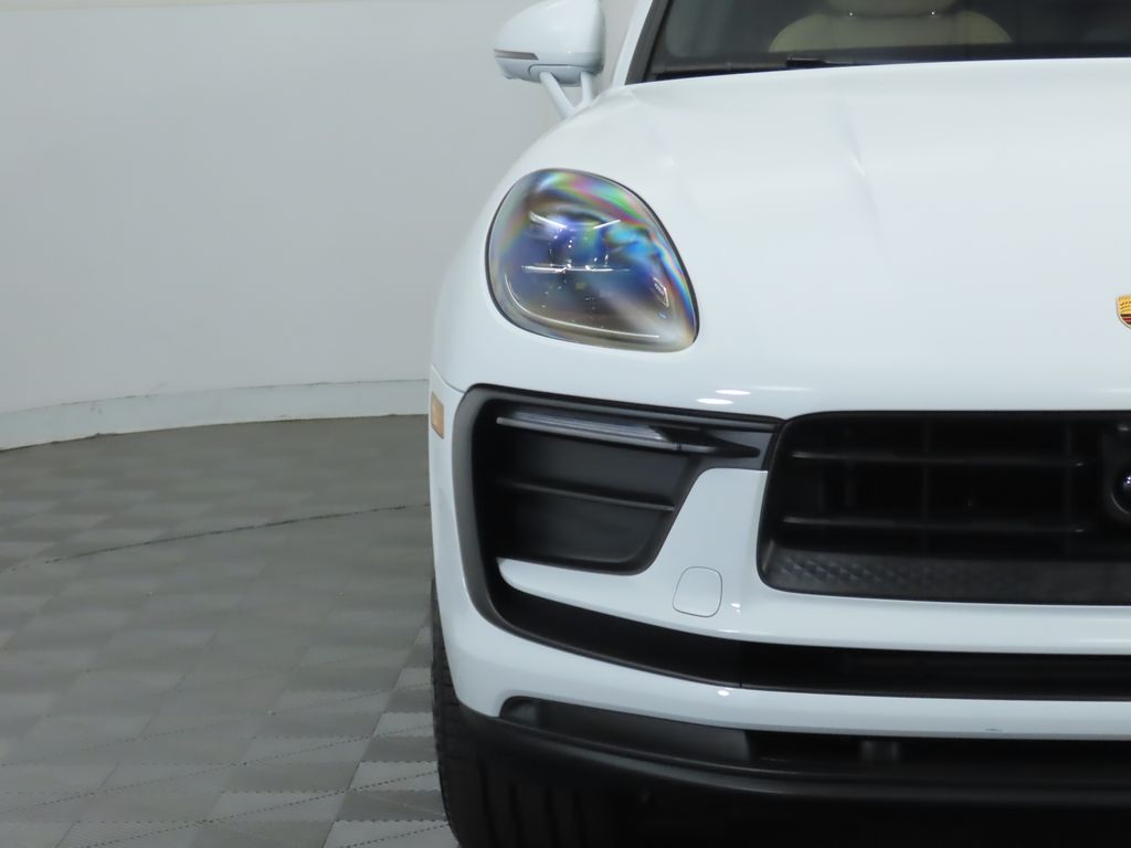 Thumbnail: 2025 Porsche Macan - 12