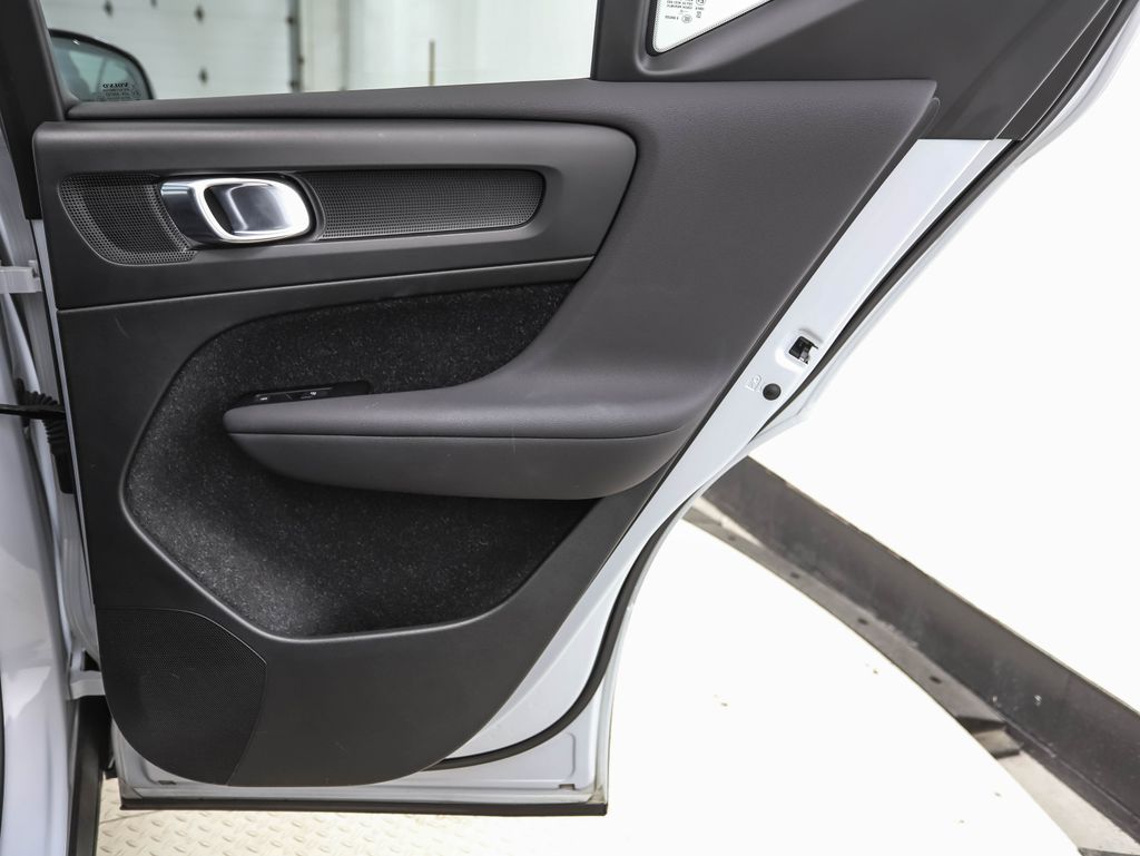 Thumbnail: 2021 Volvo XC40 - 25