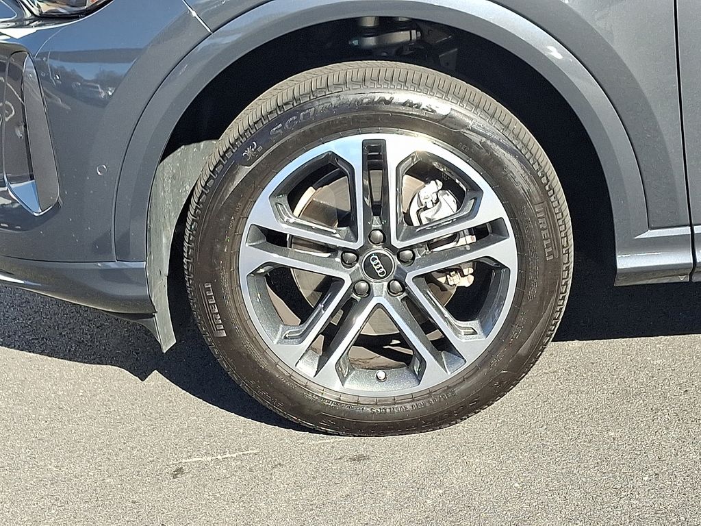 Thumbnail: 2025 Audi Q5 - 8