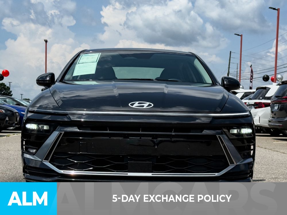 Used 2024 Black Hyundai SEL image 3