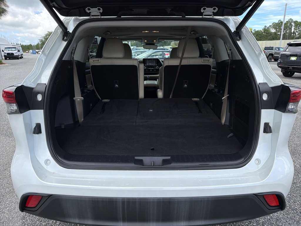 Used 2022 Toyota Highlander Hybrid SUV