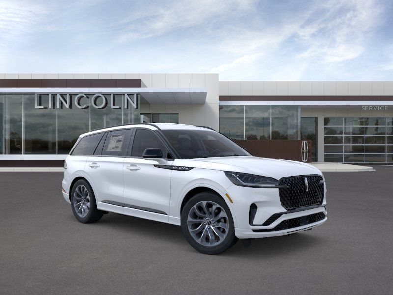 Thumbnail: 2026 Lincoln Aviator - 7