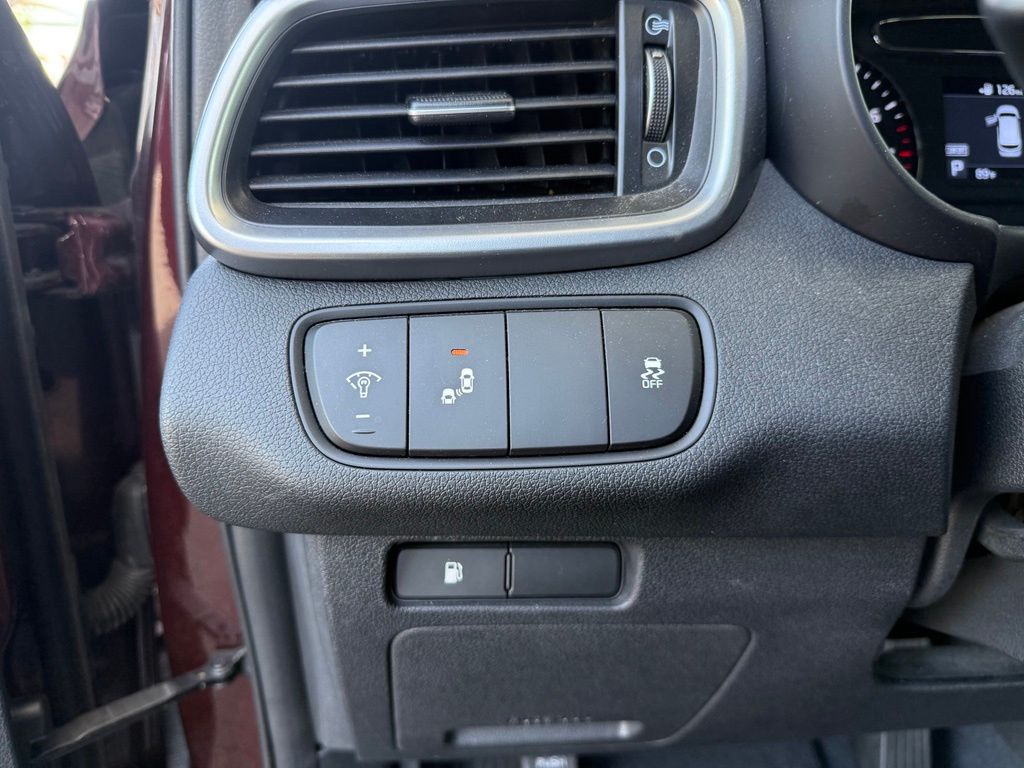 Thumbnail: 2019 Kia Sorento - 12